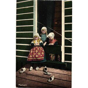 Dutch Marken Postcard Girls In Traditional Clothing Early 20th Century Weenenk &